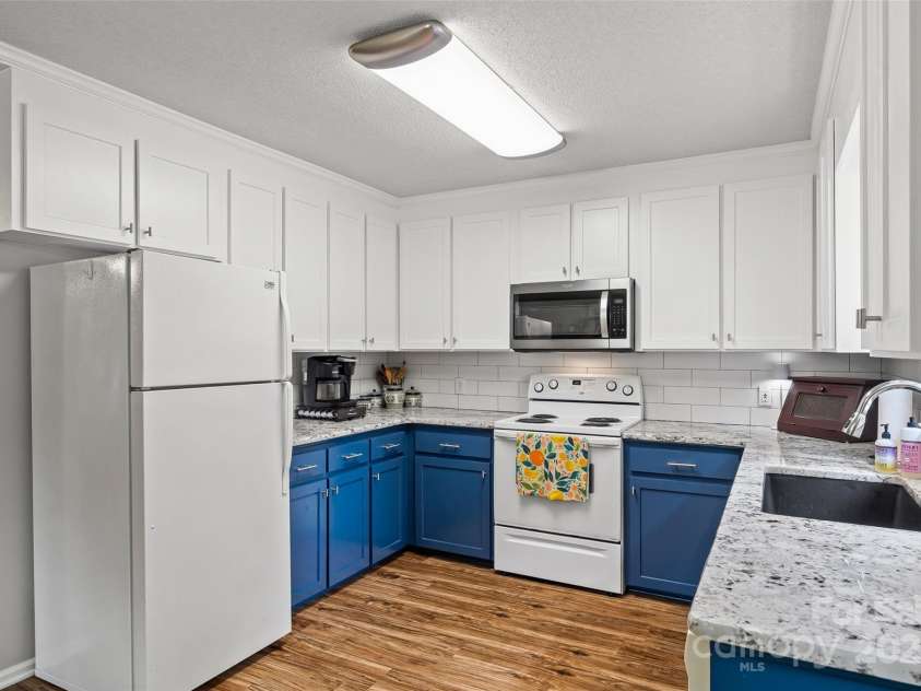 1606 Lakewood Drive, Rock Hill, SC 29732.  MLS# CAR4284630, YatesRealty ID 31177. 