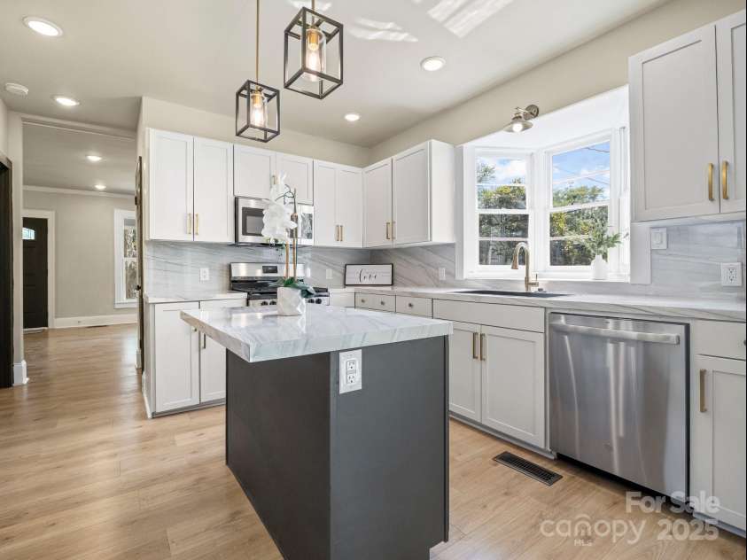 616 Marion Street, Shelby, NC 28150.  MLS# CAR4274175, YatesRealty ID 31178. 