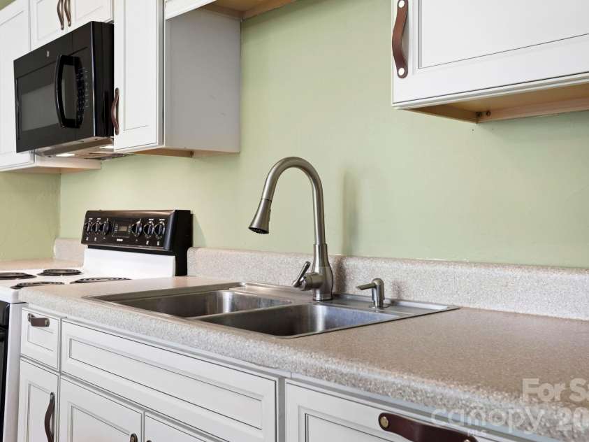 112 Forest Cove, Rutherfordton, NC 28139.  MLS# CAR4390130, YatesRealty ID 31179. Kitchen