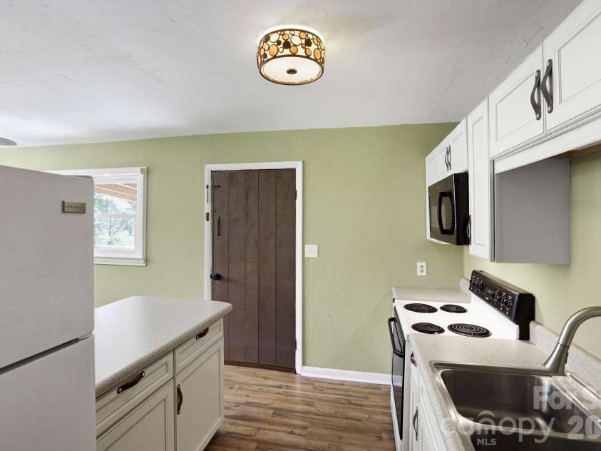 112 Forest Cove, Rutherfordton, NC 28139.  MLS# CAR4390130, YatesRealty ID 31179. Kitchen