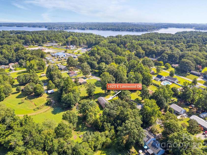 1623 Lakewood Drive, Rock Hill, SC 29732.  MLS# CAR4278853, YatesRealty ID 31179. 