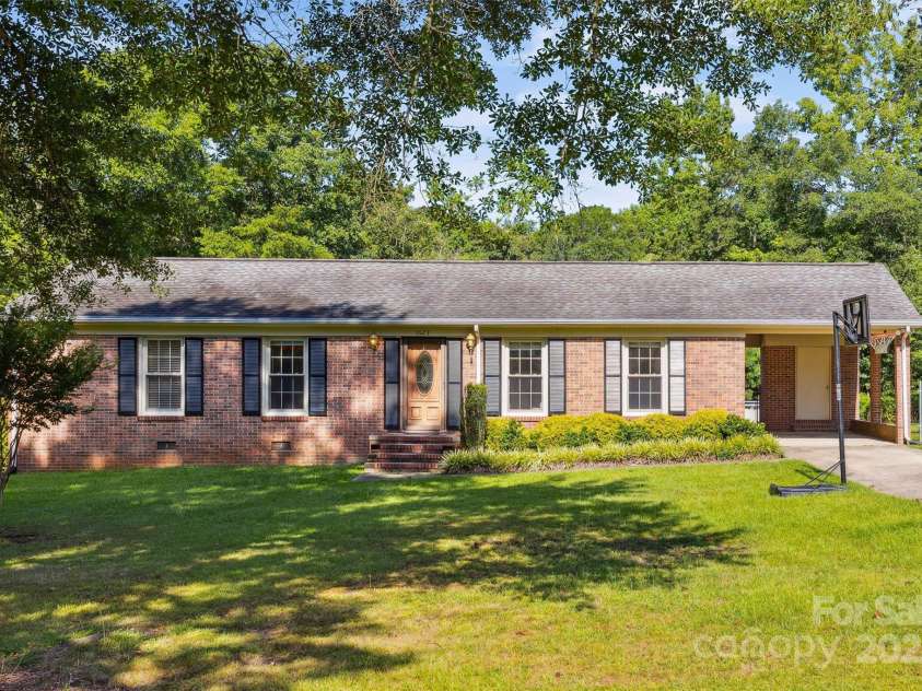 1623 Lakewood Drive, Rock Hill, SC 29732.  MLS# CAR4278853, YatesRealty ID 31179. 