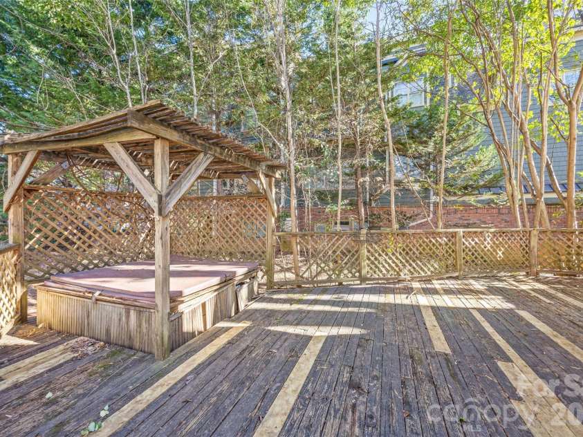 825 Lexington Avenue, Charlotte, NC 28203.  MLS# CAR4337612, YatesRealty ID 3118. 