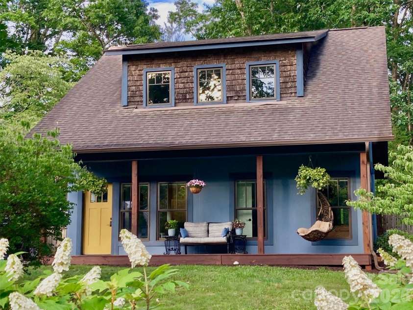 216 Hiawassee Avenue, Black Mountain, NC 28711.  MLS# CAR4391846, YatesRealty ID 31180. 