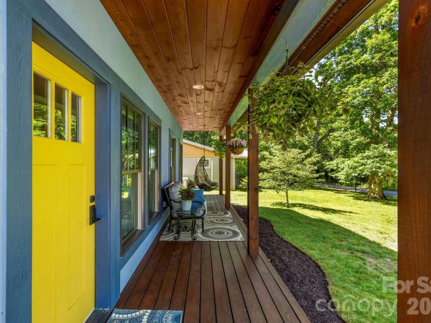 216 Hiawassee Avenue, Black Mountain, NC 28711.  MLS# CAR4391846, YatesRealty ID 31180. 