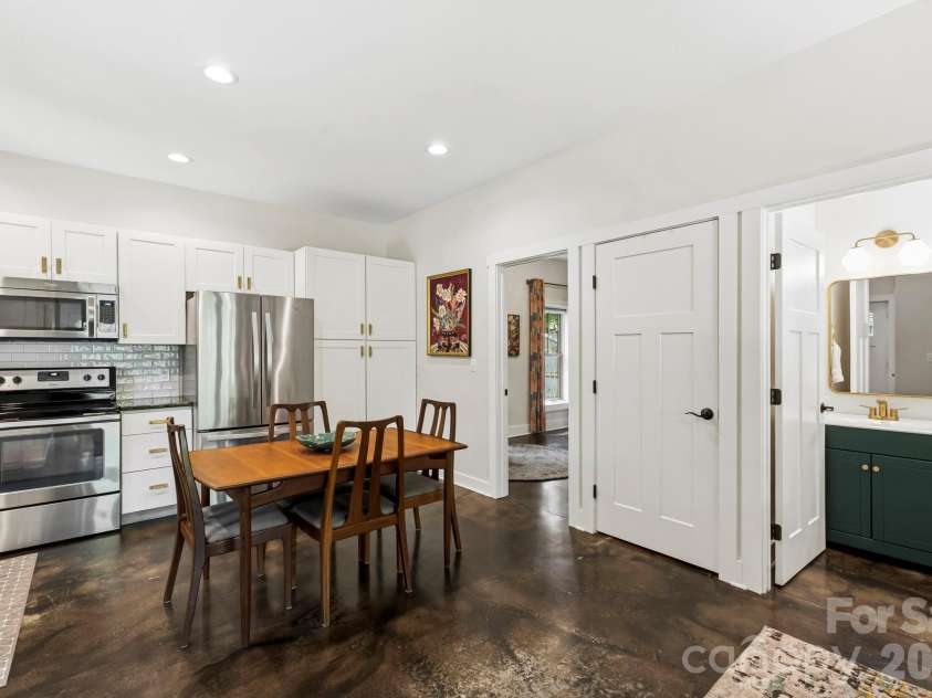 216 Hiawassee Avenue, Black Mountain, NC 28711.  MLS# CAR4391846, YatesRealty ID 31180. 