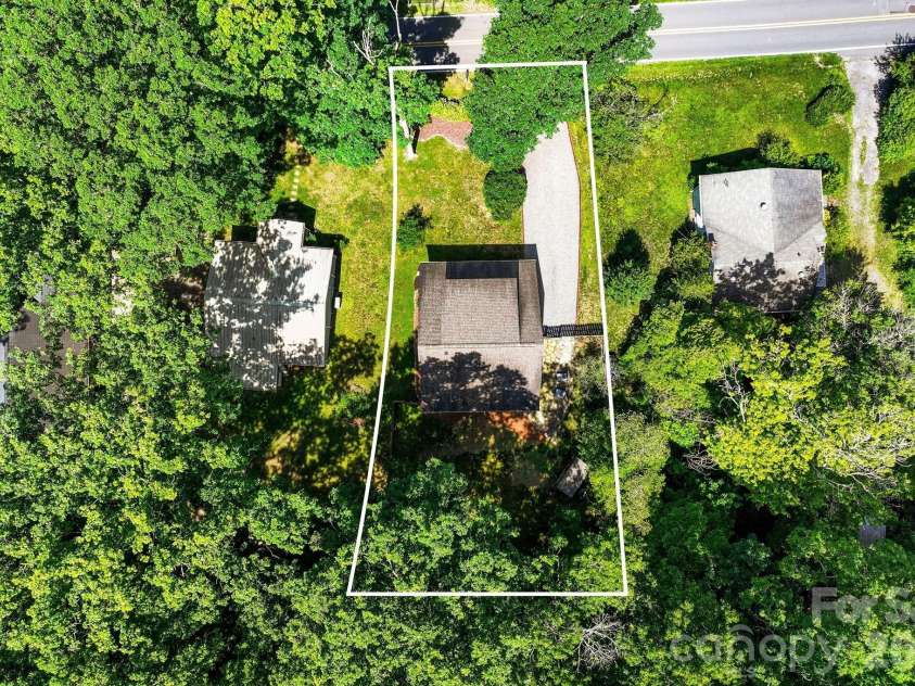216 Hiawassee Avenue, Black Mountain, NC 28711.  MLS# CAR4391846, YatesRealty ID 31180. 