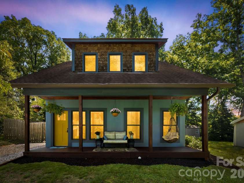 216 Hiawassee Avenue, Black Mountain, NC 28711.  MLS# CAR4391846, YatesRealty ID 31180. 
