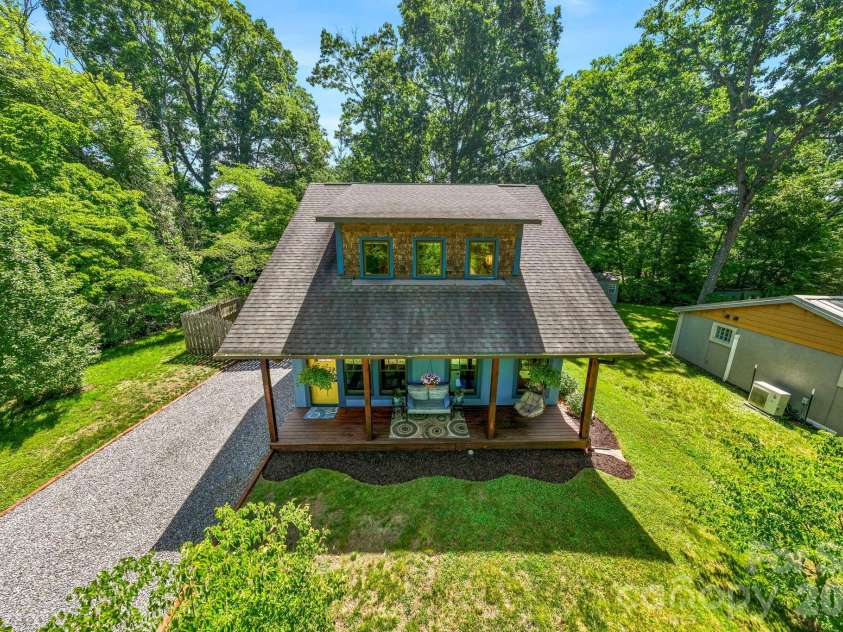 216 Hiawassee Avenue, Black Mountain, NC 28711.  MLS# CAR4391846, YatesRealty ID 31180. 