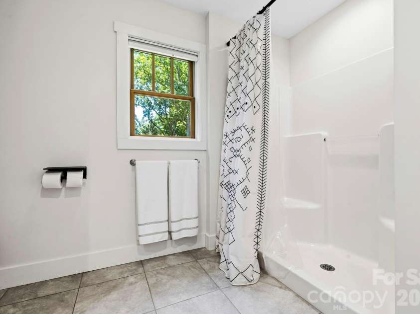 216 Hiawassee Avenue, Black Mountain, NC 28711.  MLS# CAR4391846, YatesRealty ID 31180. Primary Bath