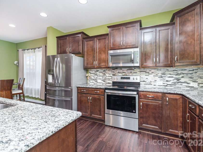 6211 Canyon Trail, Denver, NC 28037.  MLS# CAR4277710, YatesRealty ID 31180. Kitchen