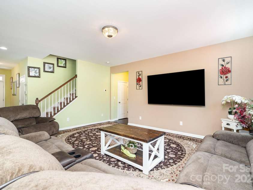 6211 Canyon Trail, Denver, NC 28037.  MLS# CAR4277710, YatesRealty ID 31180. Living room
