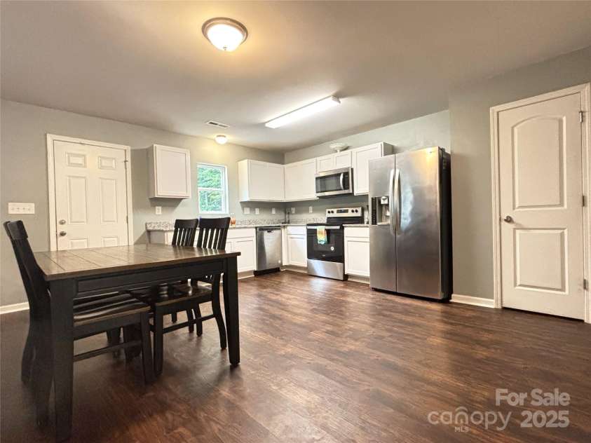 1916 Country Way, Hickory, NC 28601.  MLS# CAR4285969, YatesRealty ID 31181. 