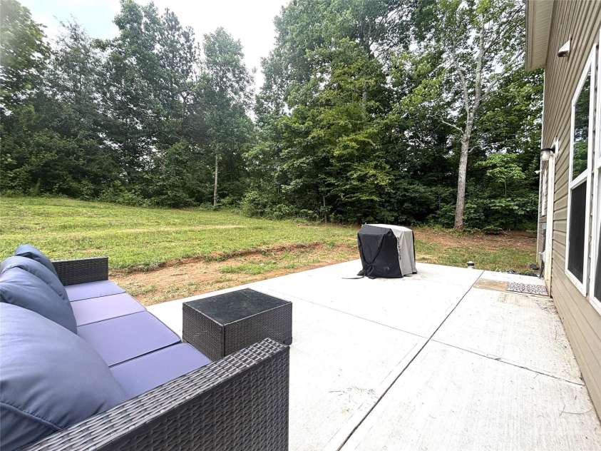 1916 Country Way, Hickory, NC 28601.  MLS# CAR4285969, YatesRealty ID 31181. 