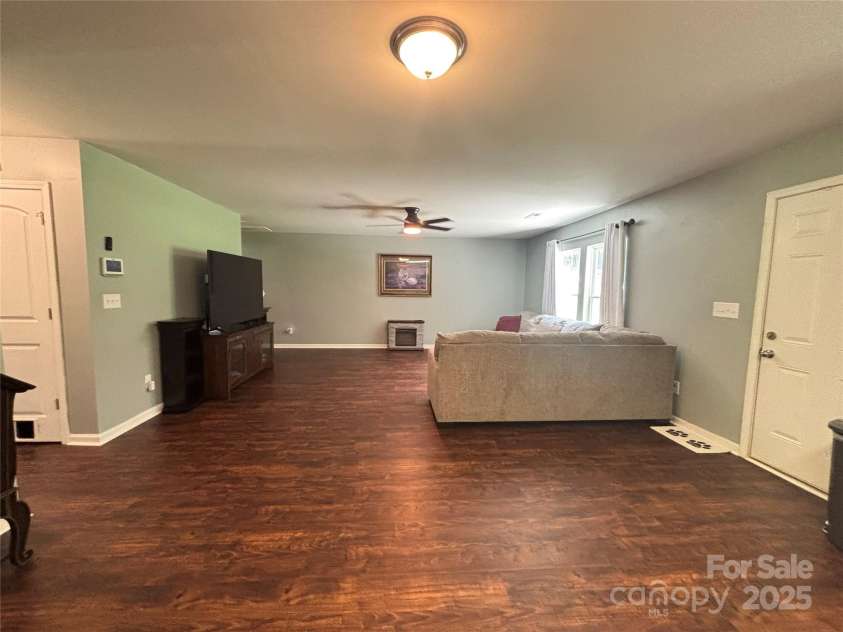 1916 Country Way, Hickory, NC 28601.  MLS# CAR4285969, YatesRealty ID 31181. 