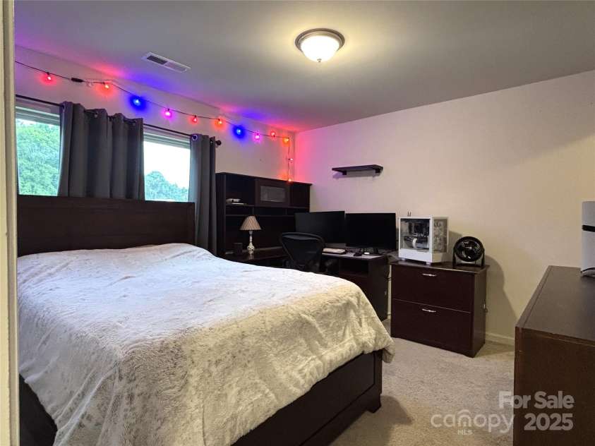 1916 Country Way, Hickory, NC 28601.  MLS# CAR4285969, YatesRealty ID 31181. 