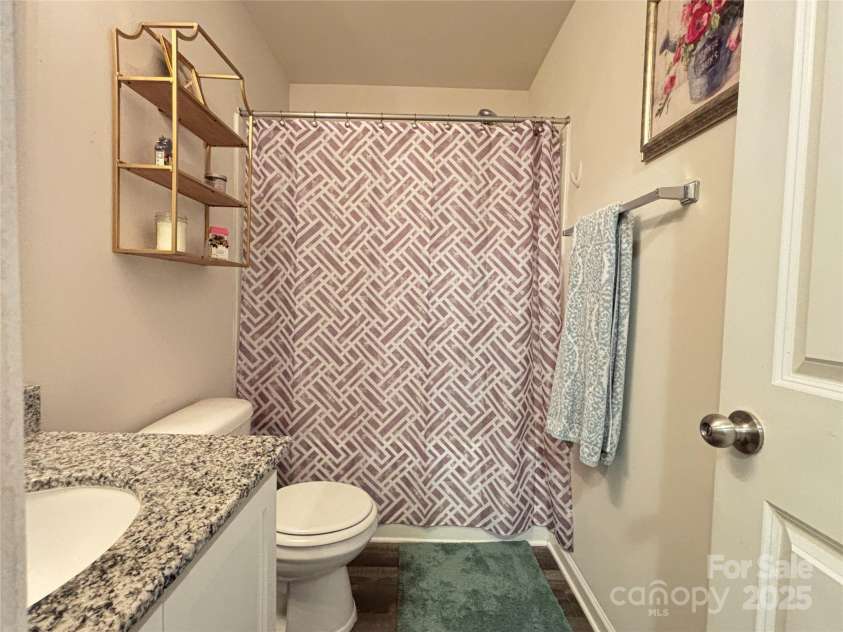 1916 Country Way, Hickory, NC 28601.  MLS# CAR4285969, YatesRealty ID 31181. 