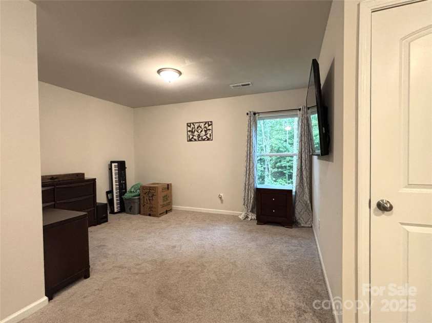 1916 Country Way, Hickory, NC 28601.  MLS# CAR4285969, YatesRealty ID 31181. 