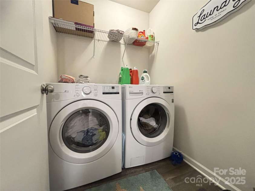 1916 Country Way, Hickory, NC 28601.  MLS# CAR4285969, YatesRealty ID 31181. 