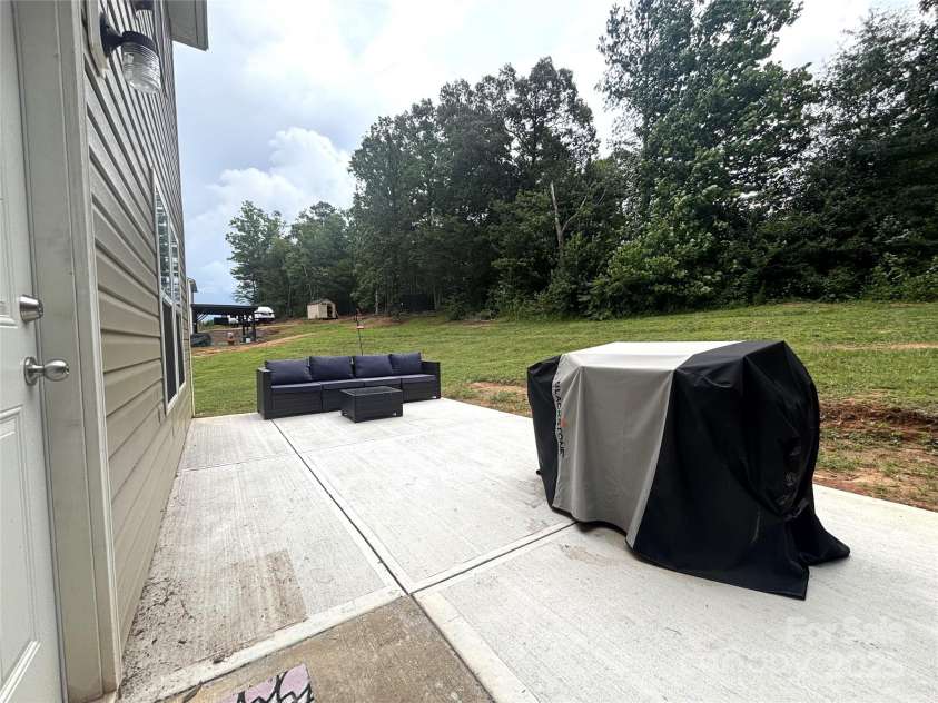 1916 Country Way, Hickory, NC 28601.  MLS# CAR4285969, YatesRealty ID 31181. 