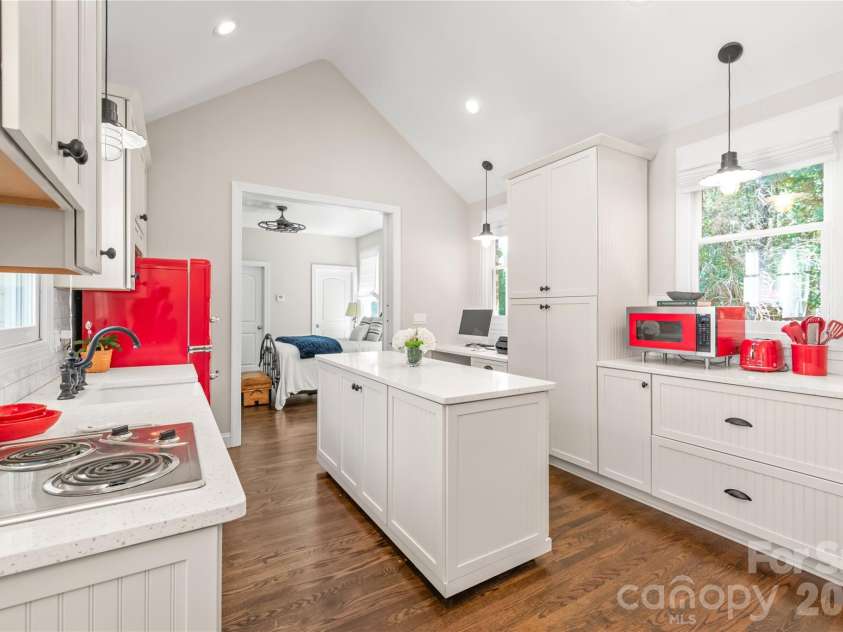 25017 Stonekirk Lane, Fort Mill, SC 29707.  MLS# CAR4383231, YatesRealty ID 31182. No shortcuts were taken in this private second kitchen...featuring a dedicated sink, dishwasher, stove top, and plenty of storage.