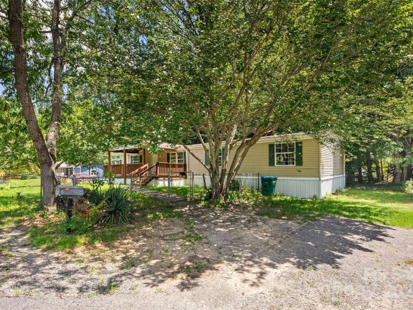 5 Concord Knoll Lane, Asheville, NC 28803.  MLS# CAR4264600, YatesRealty ID 31183. 