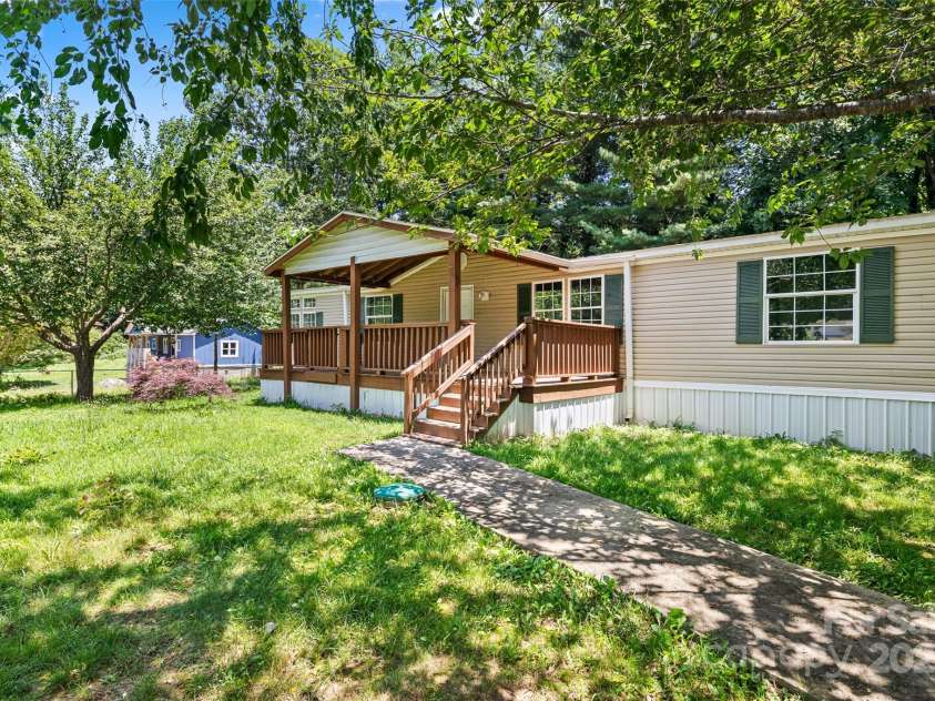 5 Concord Knoll Lane, Asheville, NC 28803.  MLS# CAR4264600, YatesRealty ID 31183. 