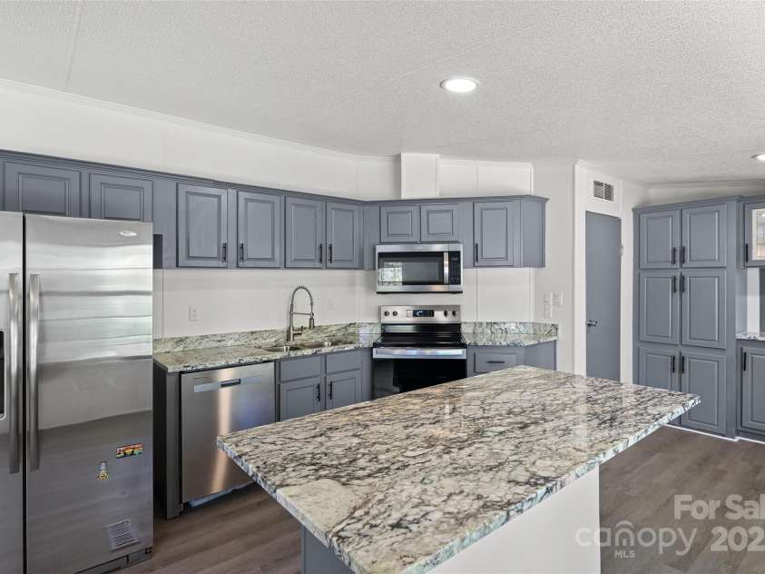 5 Concord Knoll Lane, Asheville, NC 28803.  MLS# CAR4264600, YatesRealty ID 31183. 