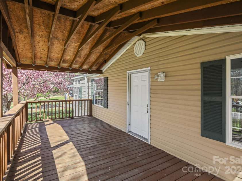 5 Concord Knoll Lane, Asheville, NC 28803.  MLS# CAR4264600, YatesRealty ID 31183. 