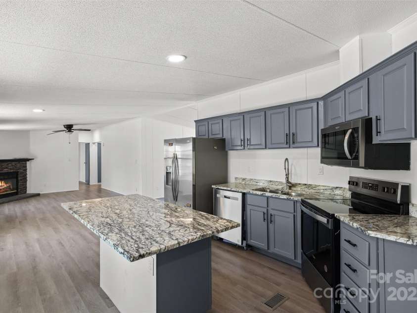 5 Concord Knoll Lane, Asheville, NC 28803.  MLS# CAR4264600, YatesRealty ID 31183. 