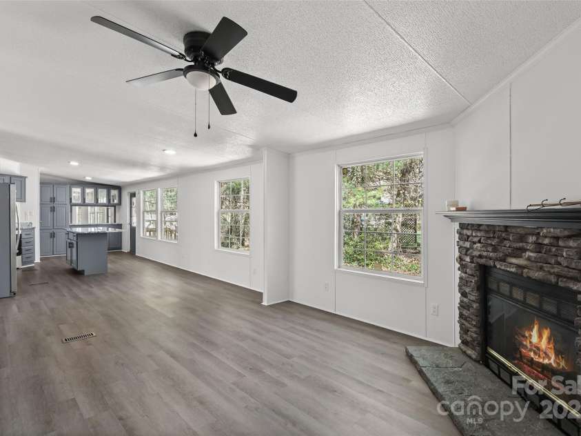 5 Concord Knoll Lane, Asheville, NC 28803.  MLS# CAR4264600, YatesRealty ID 31183. 