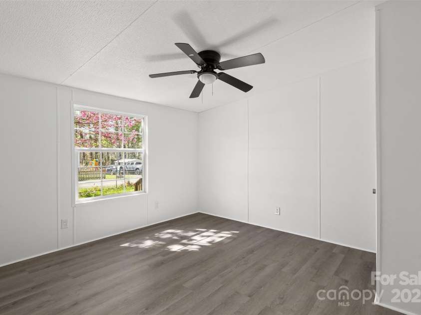 5 Concord Knoll Lane, Asheville, NC 28803.  MLS# CAR4264600, YatesRealty ID 31183. 