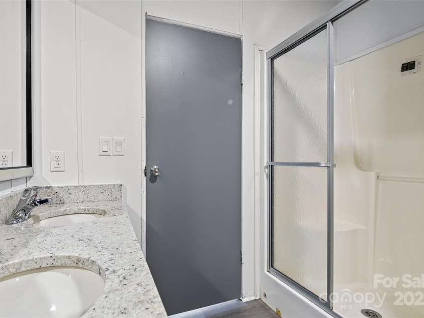 5 Concord Knoll Lane, Asheville, NC 28803.  MLS# CAR4264600, YatesRealty ID 31183. 