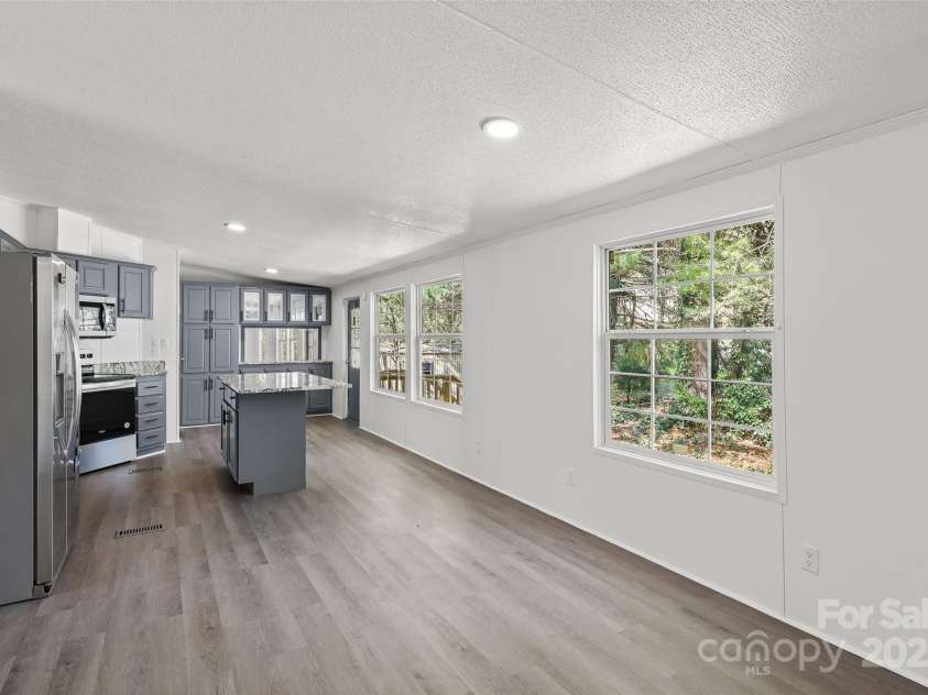 5 Concord Knoll Lane, Asheville, NC 28803.  MLS# CAR4264600, YatesRealty ID 31183. 