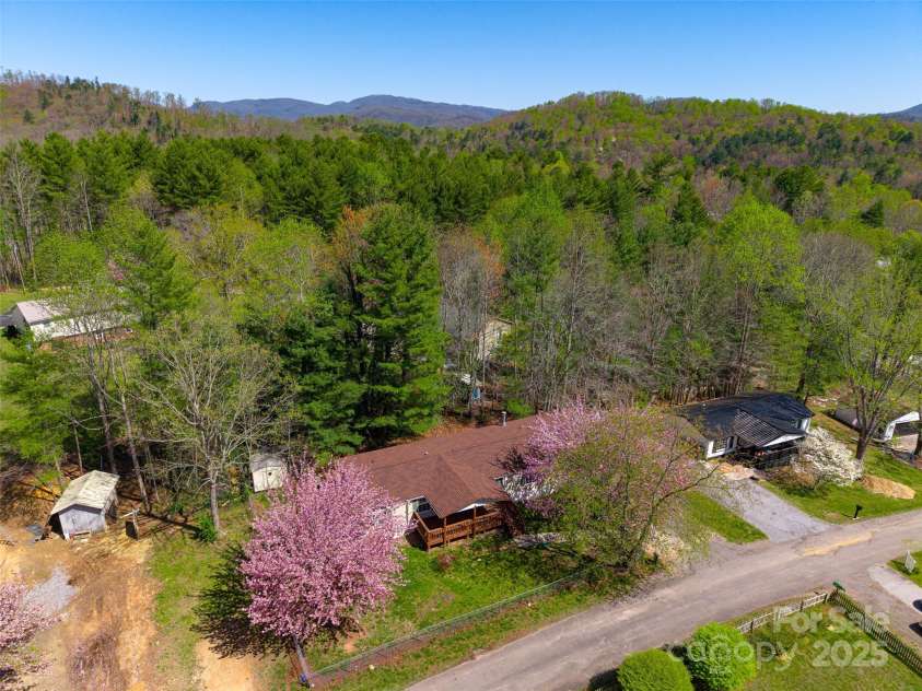 5 Concord Knoll Lane, Asheville, NC 28803.  MLS# CAR4264600, YatesRealty ID 31183. 