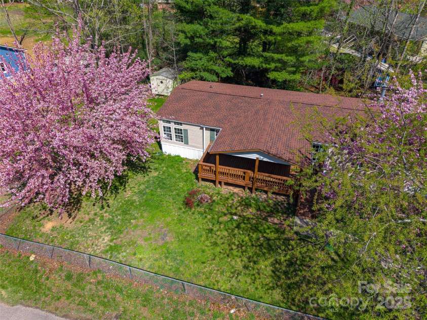 5 Concord Knoll Lane, Asheville, NC 28803.  MLS# CAR4264600, YatesRealty ID 31183. 