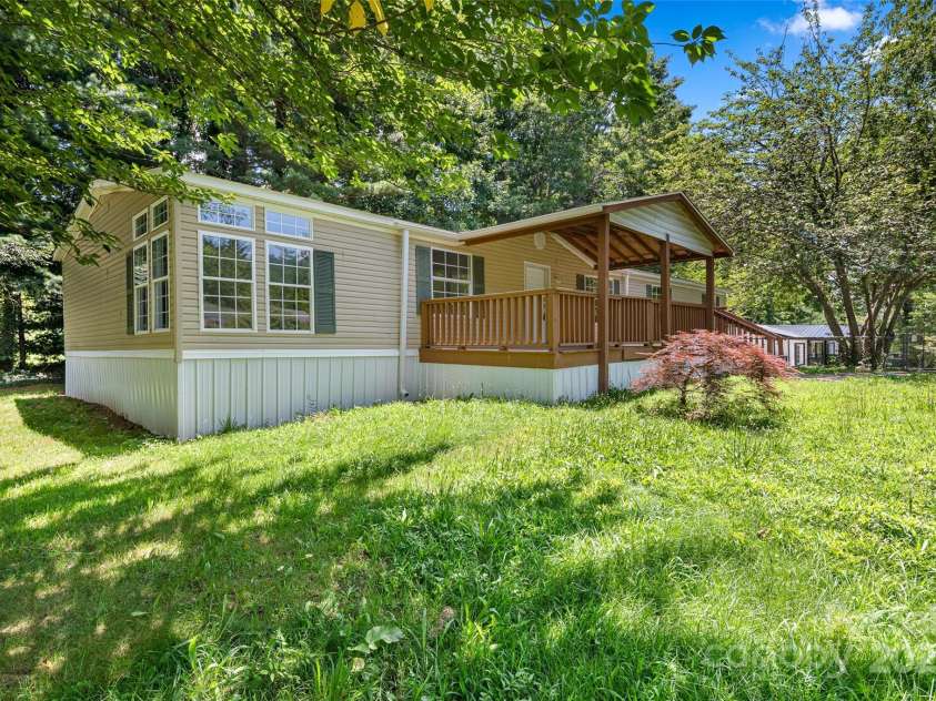 5 Concord Knoll Lane, Asheville, NC 28803.  MLS# CAR4264600, YatesRealty ID 31183. 