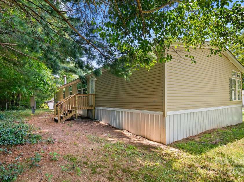5 Concord Knoll Lane, Asheville, NC 28803.  MLS# CAR4264600, YatesRealty ID 31183. 