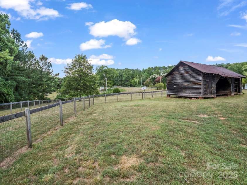 5990 Nc 9 Highway, Tryon, NC 28782.  MLS# CAR4281496, YatesRealty ID 31184. Ready to welcome all sorts of 4-legged friends!