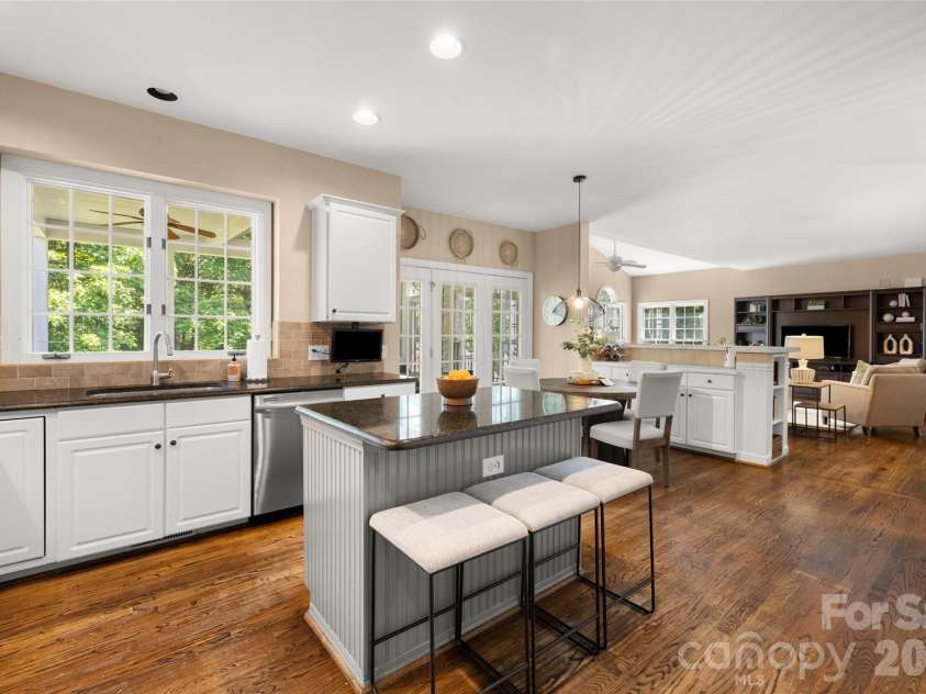 2733 Providence Spring Lane, Charlotte, NC 28270.  MLS# CAR4392118, YatesRealty ID 31185. 