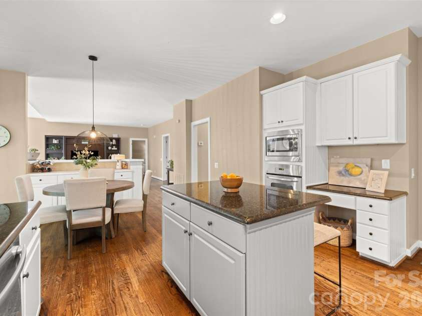 2733 Providence Spring Lane, Charlotte, NC 28270.  MLS# CAR4392118, YatesRealty ID 31185. 