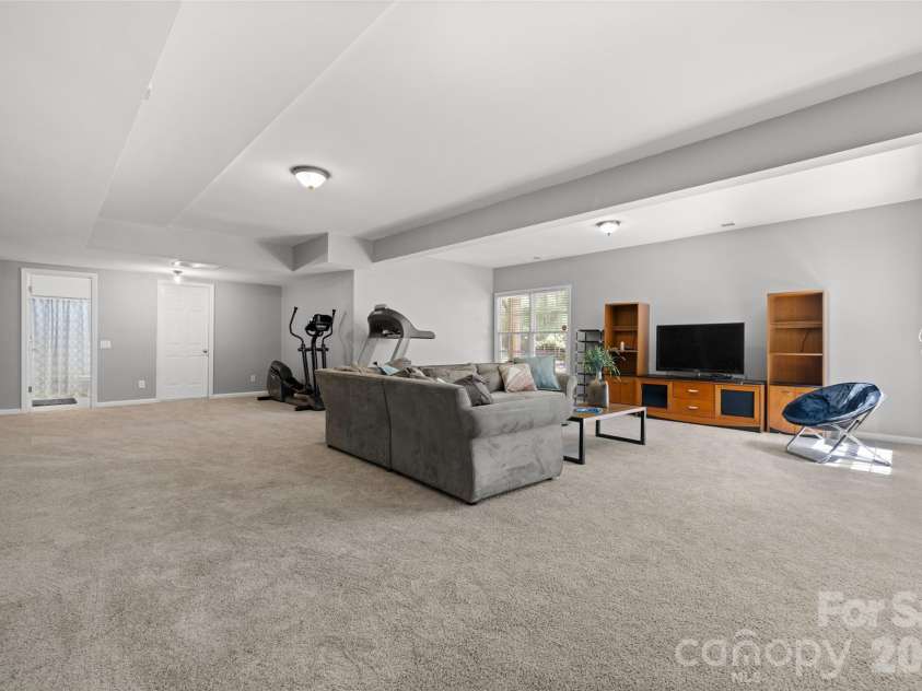 2733 Providence Spring Lane, Charlotte, NC 28270.  MLS# CAR4392118, YatesRealty ID 31185. 