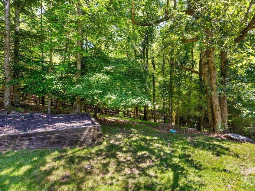 2733 Providence Spring Lane, Charlotte, NC 28270.  MLS# CAR4392118, YatesRealty ID 31185. 