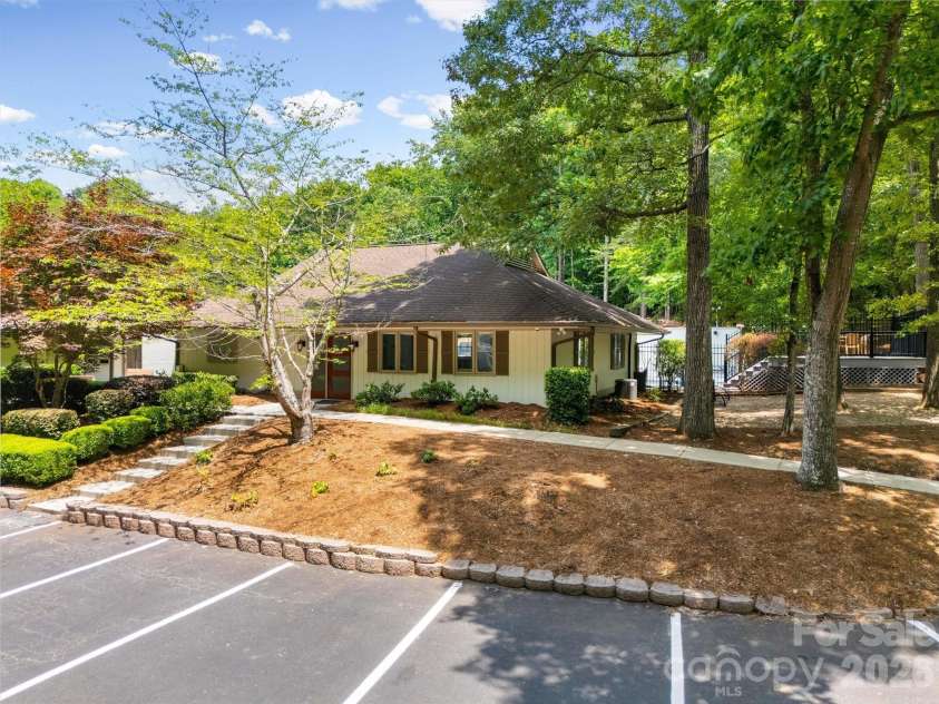 2733 Providence Spring Lane, Charlotte, NC 28270.  MLS# CAR4392118, YatesRealty ID 31185. 