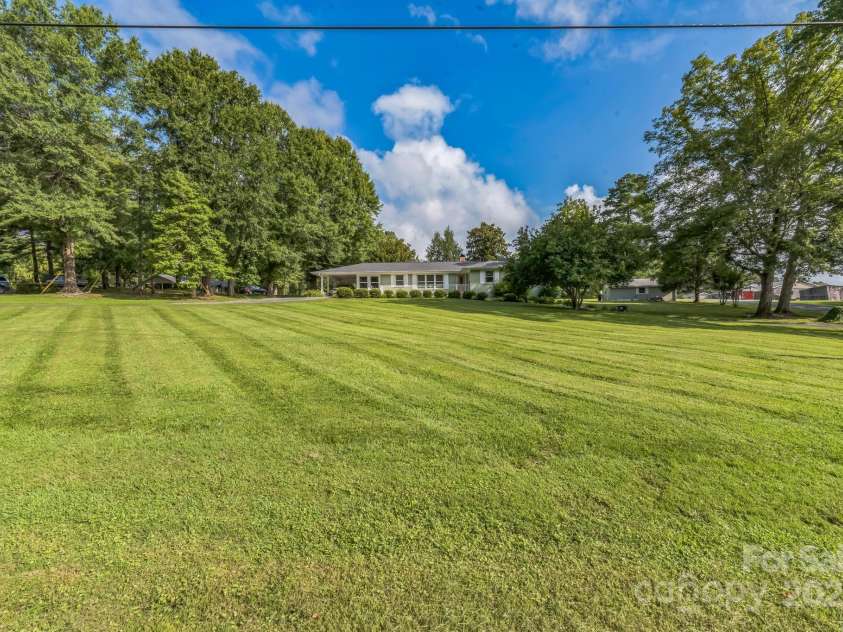 606 Spring Street, Walnut Cove, NC 27052.  MLS# CAR4289339, YatesRealty ID 31185. 