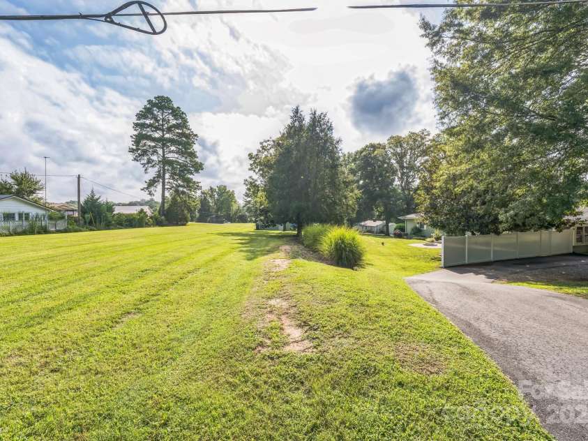 606 Spring Street, Walnut Cove, NC 27052.  MLS# CAR4289339, YatesRealty ID 31185. 