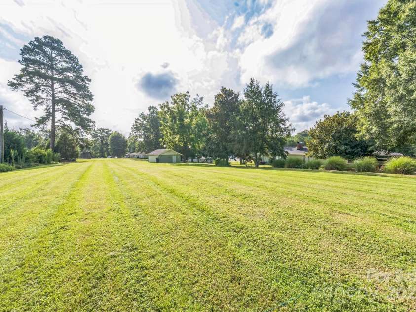 606 Spring Street, Walnut Cove, NC 27052.  MLS# CAR4289339, YatesRealty ID 31185. 