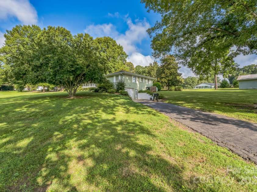 606 Spring Street, Walnut Cove, NC 27052.  MLS# CAR4289339, YatesRealty ID 31185. 