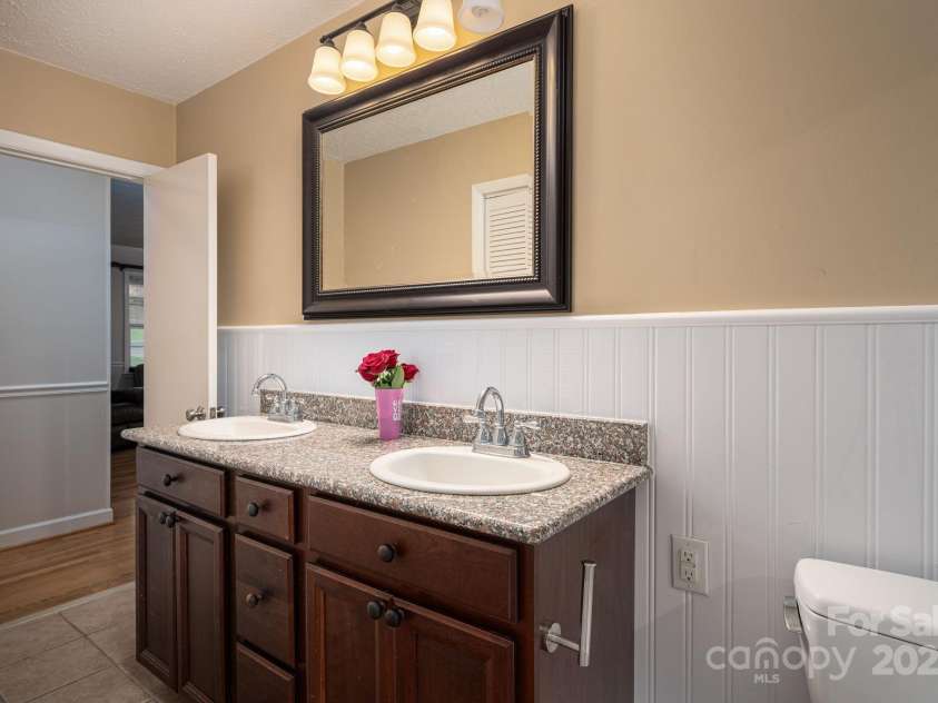 2003 Robyn Avenue, Shelby, NC 28152.  MLS# CAR4280202, YatesRealty ID 31186. 