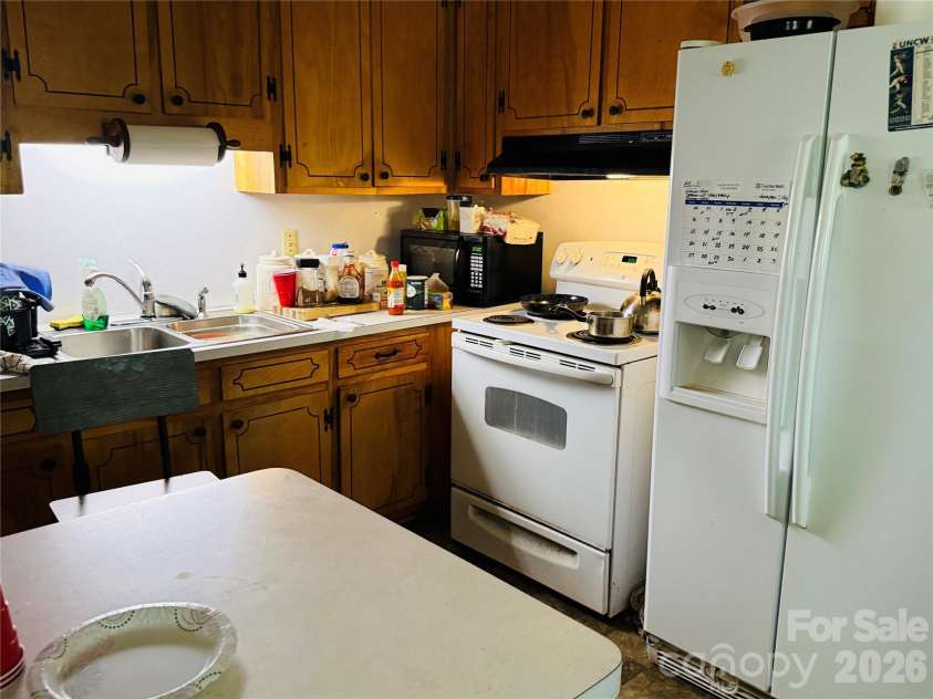 4410 Birkdale Drive, Charlotte, NC 28208.  MLS# CAR4392770, YatesRealty ID 31186. Kitchen